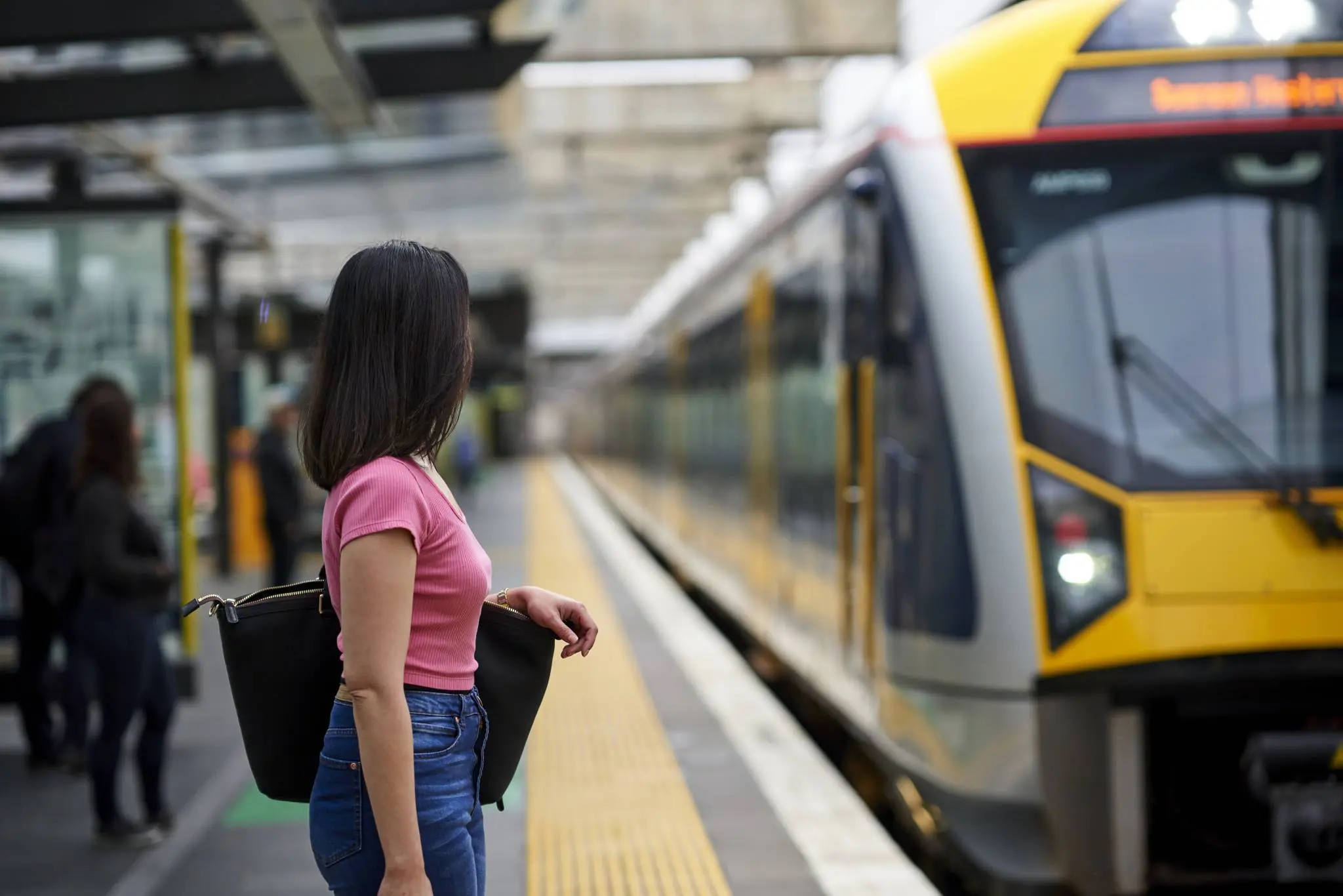 661216 train approaching women at platform 1 scaled