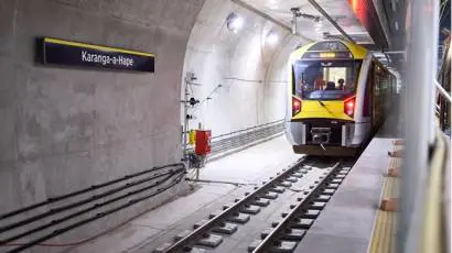 Train in tunnel KRd sign