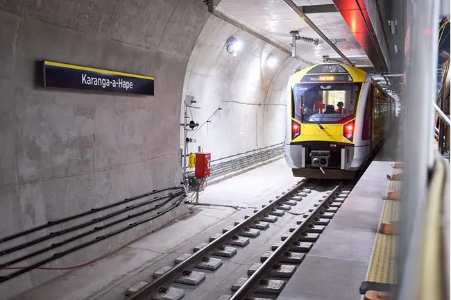 Train in tunnel KRd sign